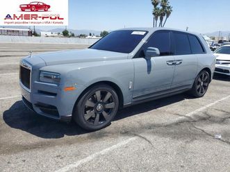 rolls-royce cullinan 6,7 l 563 km 2021 6.7 benzyna 563km