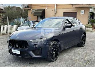 levante v8 580 cv awd trofeo