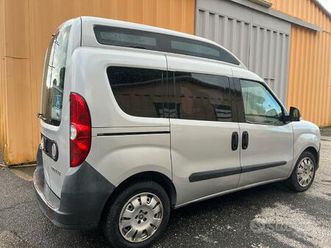 fiat doblo' con pedana trasporto disabili -83000km