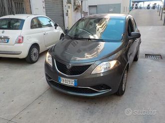 lancia ypsilon 1.2 69cv neopatentati