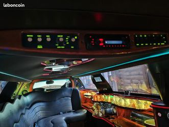 vends lincoln town car limousine