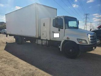2012 hino 268 w/sleeper and liftgate - non cdl