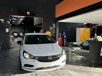 1.0i - a/c - media/tel - navi - lim/reg vitesse