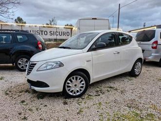 lancia ypsilon 1.2 69 cv 5 porte silver