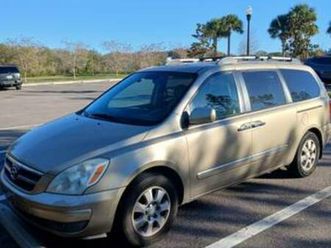 2007 hyundai entourage minivan