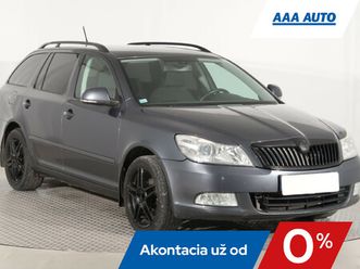 skoda octavia combi 1.6 tdi, ambiente, klíma, tempomat