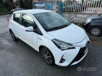 toyota yaris hybrid **unico proprietario**