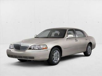 used 2011 lincoln town car signature