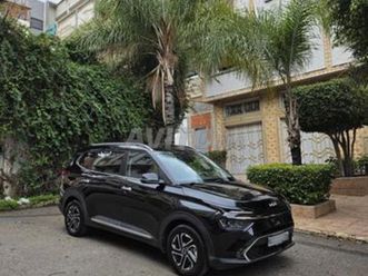 kia carens 2023 automatique 6 places à tanger