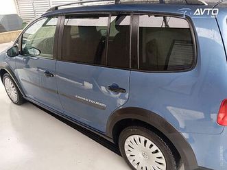 volkswagen crosstouran tdi. 2.0