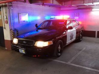 FORD CROWN VICTORIA POLICE INTERCEPT ford-crown-victoria-police-interceptor-p7b