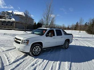 2012 chevrolet avalanche 4wd - 151k miles - well maintained
