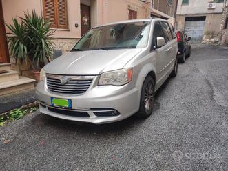 lancia voyager 2.8