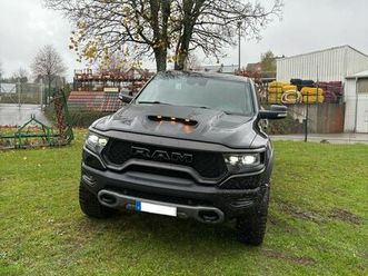 dodge-ram-trx-6-2-v8-supercharged-black-edition