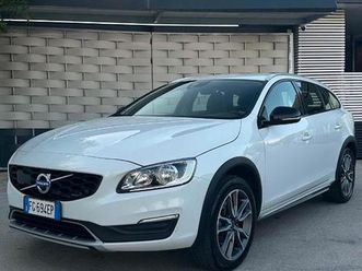 volvo v60 cross country d3 – allestimento kinetic