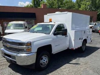 2016 chevrolet silverado 3500hd reg cab 137.5”wb 4x4 enclosed utility