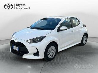 toyota yaris 1.5 hybrid 5 porte active