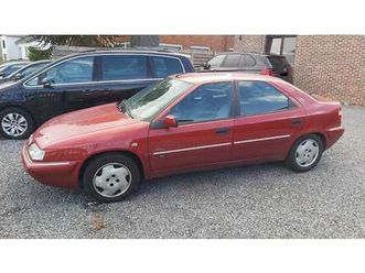 1999 citroen xantia rouge foncé manuel, 5 vitesses condui...