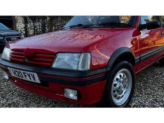 1990 peugeot 205 rouge manuel, 5 vitesses conduite à droi...