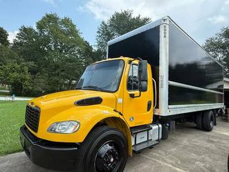 2019 freightliner box truck w liftgate