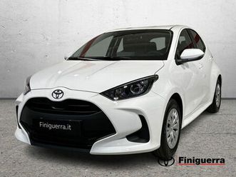 toyota yaris 1.5 hybrid 5 porte premiere nuova a civate