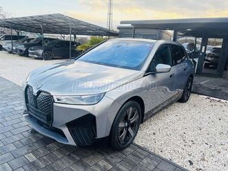 bmw ix xdrive40 74,1kwh /laserlicht/harman kardon/sky lounge panoráma üvegtető/
