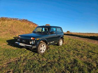 lada niva geländewagen