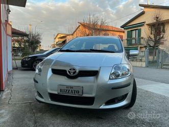 toyota auris 1.4 d-4d 5 porte sol