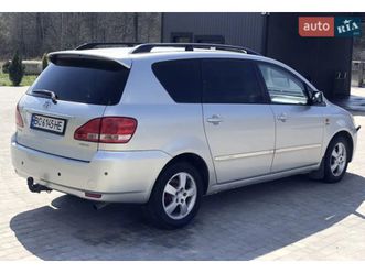 toyota avensis verso 2001