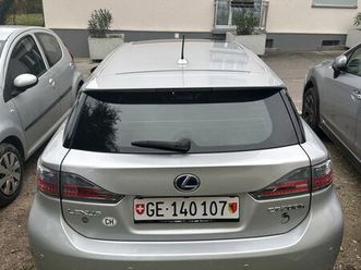 lexus ct 200h, argenté métallisé, bien entretenue!
