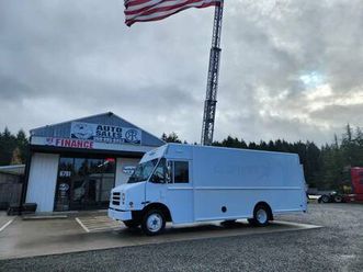 2008 freightliner box truck w/liftgate- 18' dry box, racks & shelving