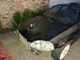 prodajem hondu civic projekat-ne zavrsen ili mijenjam za kawasaki zx10r u toj cijeni