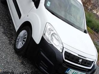 ② peugeot partner 1.6 hdi ,2017, 89000 km, 2 pers — camionnettes & utilitaires — 2ememain