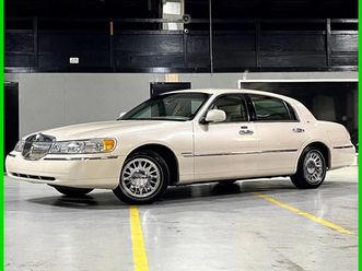 2002-lincoln-town-car-cartier-50k-low-miles-same-owner-for-15-years