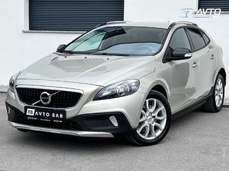 volvo v40 cross country 2.0td+nav+virtual+pdc+alu