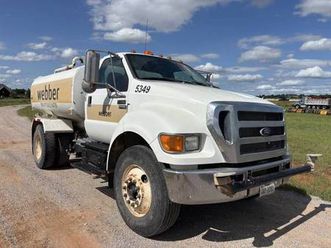 2015 ford f-750 water truck + cummins diesel + 2000 gallon tank