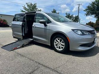 2020 chrysler voyager handicapped wheel chair access side ramp van