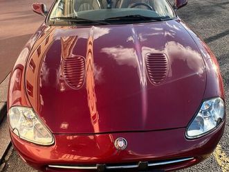 jaguar xkr suralimentée très bon état