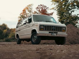 ford econoline club wagon