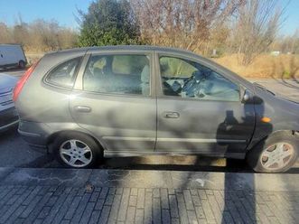 voiture nissan tino