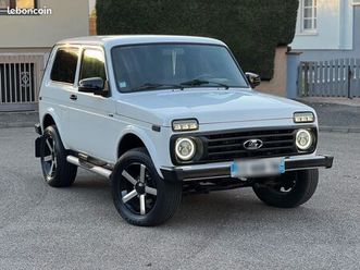 LADA NIVA lada-niva-4x4-1-7i-essence-83cv