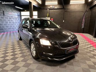skoda octavia combi 1.6 tdi 116 ch cr fap dsg7 business / carplay android auto / entretien à jour / attelage /