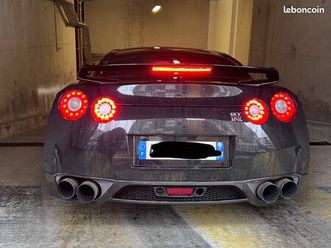 magnifique nissan gt-r r35 black édition.pas d’essai routier nouveau projet