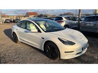 tesla model 3 phase 2 long range 19990 hors taxes. très bon état général