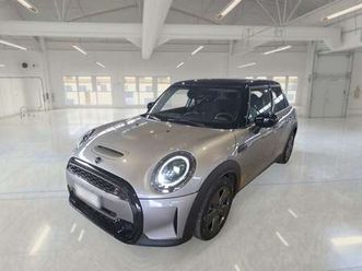 essential-auto-5-porte