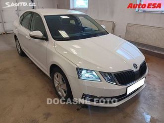 škoda octavia 1.6 tdi,navi,led,autoac