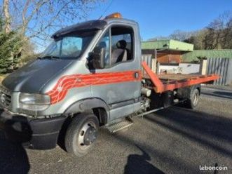 renault mascott 2,8 diesel 150 chx depanneuse plateau basculant,treuil 5 tonnes,roue jumelee ,kit distri+pompe a eau neuf,ct ok
