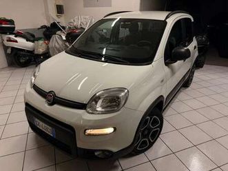 panda 2022 1.0 firefly hybrid, schermo grande