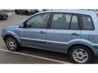 ford fusion limuzina