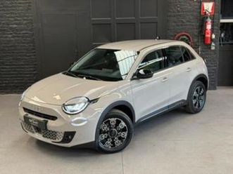 ② fiat 600 hybrid 136pk pack style,comfort,techno — fiat — 2ememain